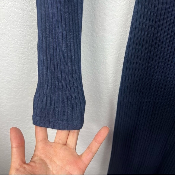 Reformation dark blue Bodycon Ribbed Long Sleeve
Midi Dress size XS - Picture 5 of 8